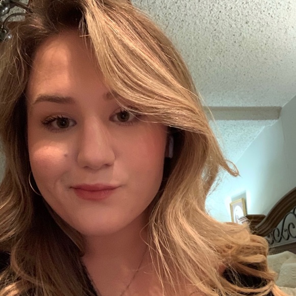 Meet your Posher, Nicole - Picture 9 of 10